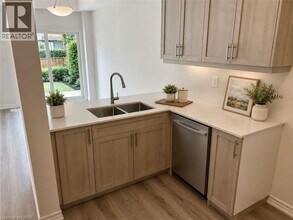 461 Blackburn Dr in Brantford, ON - Building Photo - Building Photo