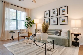 Terraces at Town Center in Jacksonville, FL - Building Photo - Interior Photo