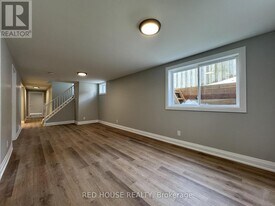 52 Charlbrook Ave in Barrie, ON - Building Photo