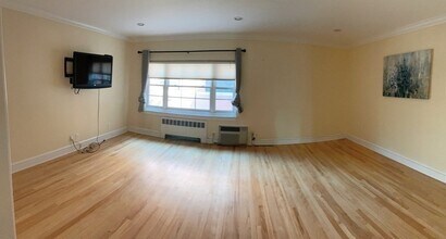 652 Washington St in Brookline, MA - Building Photo - Building Photo