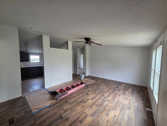 13675 Hero Way W in Leander, TX - Foto de edificio - Building Photo