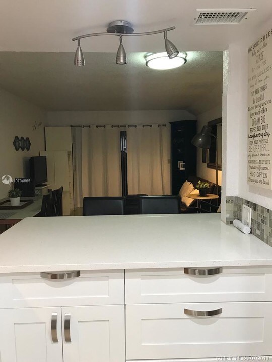 11250 Royal Palm Blvd-Unit -11250 in Coral Springs, FL - Building Photo