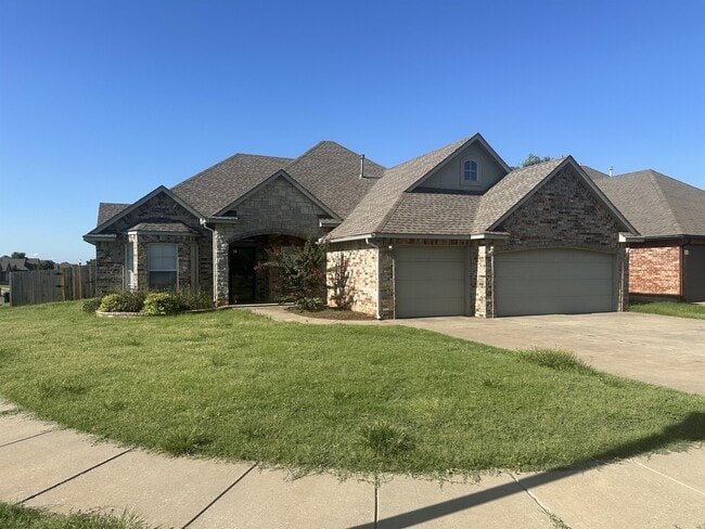 2636 SE 8th St in Moore, OK - Building Photo - Building Photo