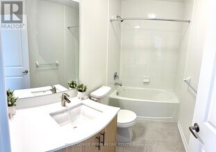 15 Verbena St in East Gwillimbury, ON - Building Photo - Building Photo