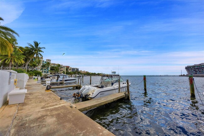 1600 S Bayshore Ln in Miami, FL - Building Photo - Building Photo