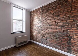 117 1st Ave., Unit 2 in New York, NY - Building Photo - Building Photo