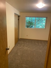 1228 E 1st Ave in Camas, WA - Foto de edificio - Building Photo