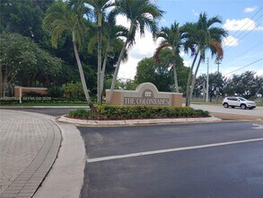 704 NW 92nd Ave in Plantation, FL - Building Photo - Building Photo