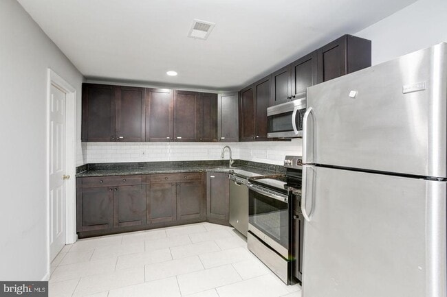 3315 Eastern Ave in Baltimore, MD - Building Photo - Building Photo