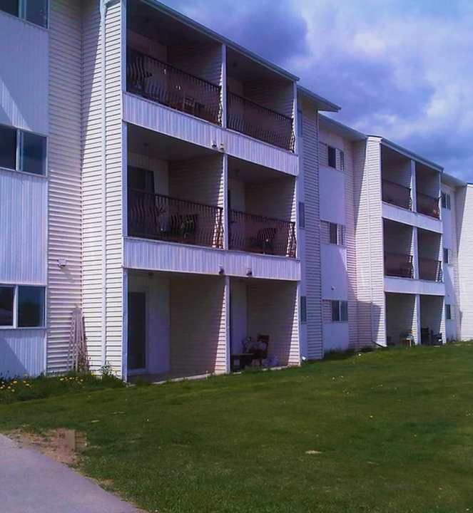 Seabolt Apartments in Hinton, AB - Building Photo