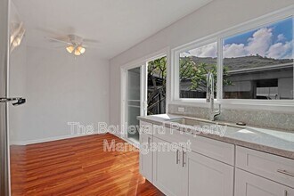 995 Awaawaanoa Pl in Honolulu, HI - Building Photo - Building Photo