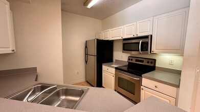 5500 Metrowest Blvd-Unit -Unit 104 in Orlando, FL - Building Photo - Building Photo