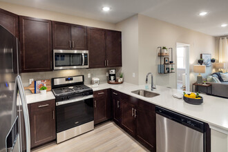 Lofts at Monroe Parke in Monroe Township, NJ - Foto de edificio - Building Photo