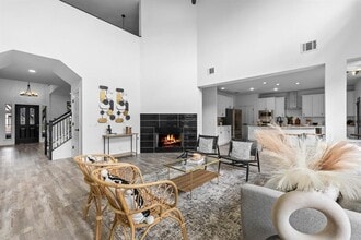 10909 W Riverside Dr in Austin, TX - Building Photo - Building Photo