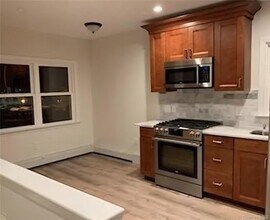 14 Franklin Ave in Port Washington, NY - Building Photo - Building Photo