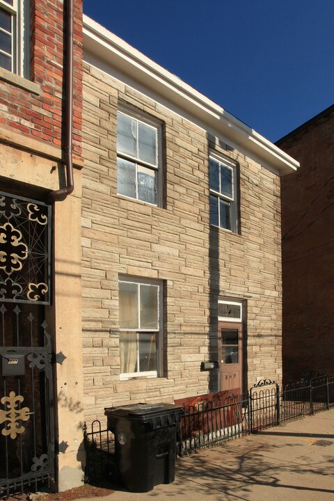 809 E Market St in Louisville, KY - Building Photo
