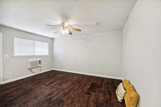 1223 W 25th St, Unit 4 in Houston, TX - Building Photo - Building Photo