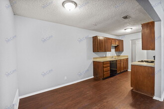 6710 S Creek Dr in Fort Worth, TX - Building Photo - Building Photo