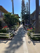 Narbonne Apartments in Lomita, CA - Foto de edificio - Building Photo