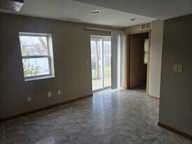 94 E Montcalm St in Pontiac, MI - Building Photo