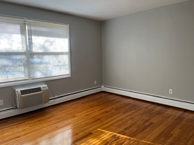14 Revere Dr in Bloomfield, CT - Building Photo