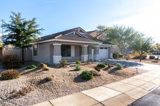 2812 E Questa Dr in Phoenix, AZ - Building Photo - Building Photo