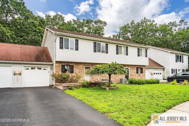 property at 11 Desiree Ct