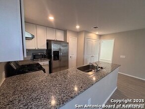 9443 Somerset Wy in San Antonio, TX - Building Photo - Building Photo