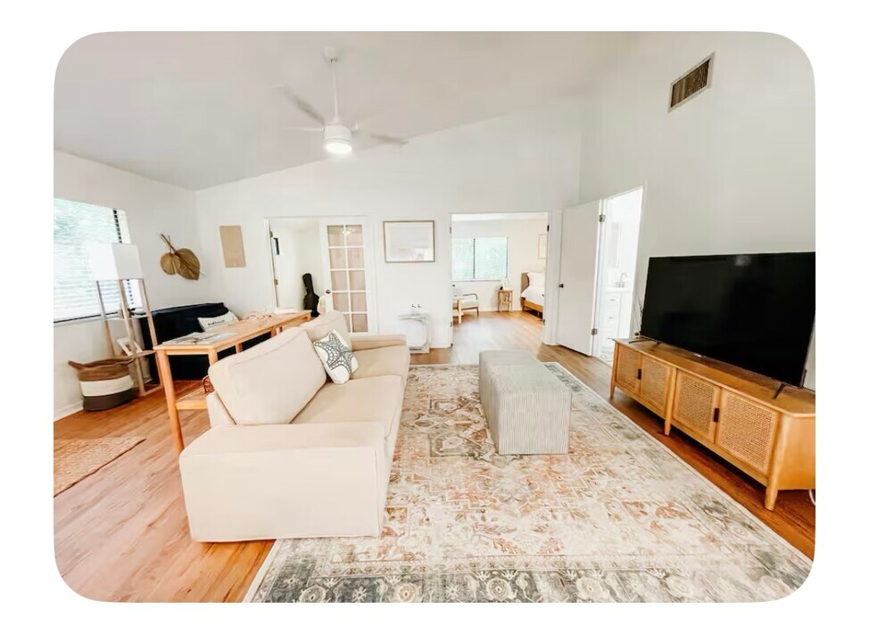 4402 Sea Cove in New Smyrna Beach, FL - Foto de edificio