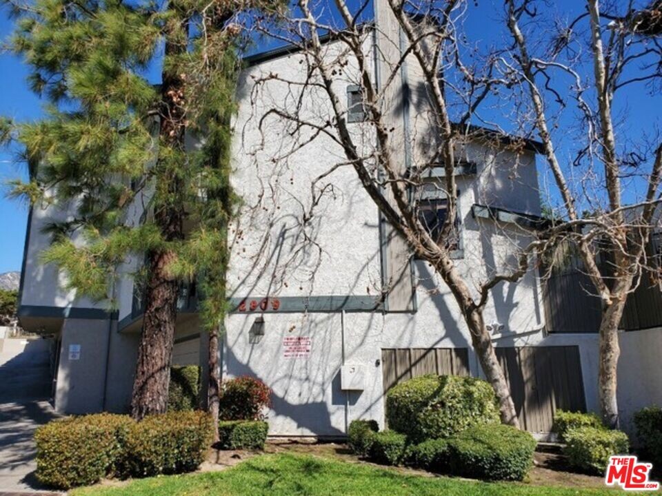 2809 Montrose Ave in Glendale, CA - Building Photo