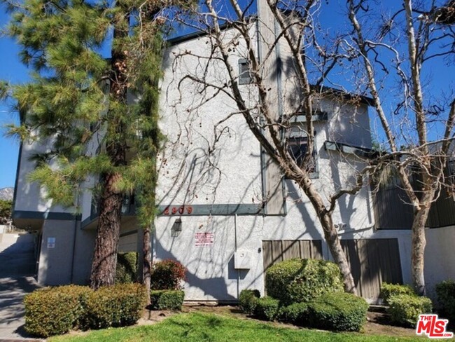 2809 Montrose Ave in Glendale, CA - Building Photo - Building Photo