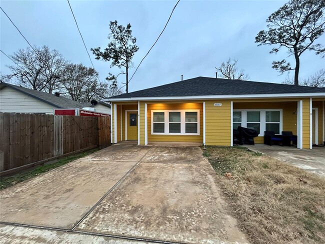 6827 Mcwilliams Dr in Houston, TX - Building Photo - Building Photo