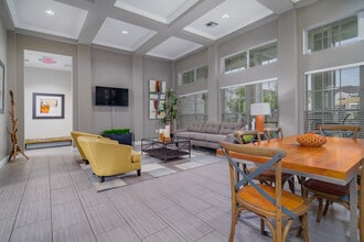 Point Royale in Victoria, TX - Building Photo - Interior Photo