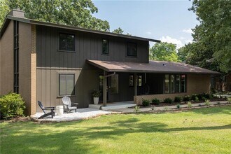 884 Shrewsbury Ln in Fayetteville, AR - Building Photo - Building Photo