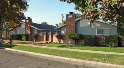 3357-3365 E Fairmont Ave in Fresno, CA - Foto de edificio - Building Photo