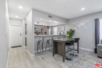 12032 S Broadway in Los Angeles, CA - Building Photo - Building Photo