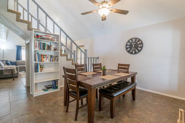 6215 Sun Hollow in San Antonio, TX - Building Photo - Building Photo