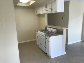 Highland Apartments in Santa Ana, CA - Building Photo - Building Photo