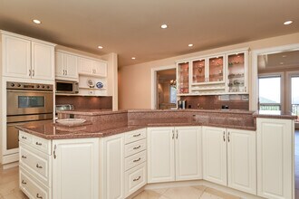 7268 Ridge Dr in Burnaby, BC - Building Photo - Building Photo
