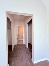 1950 Camino De La Reina in San Diego, CA - Foto de edificio - Building Photo