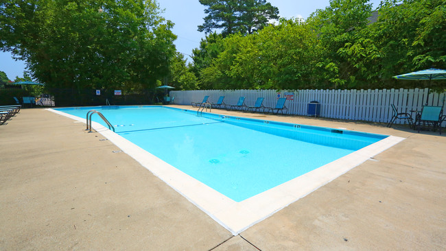 Eastwind Apartments in Virginia Beach, VA - Foto de edificio - Building Photo