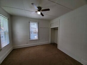 2512 Walnut St in Cedar Falls, IA - Building Photo - Building Photo