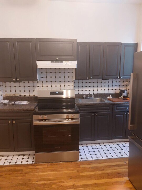 585 Carroll St in Brooklyn, NY - Building Photo