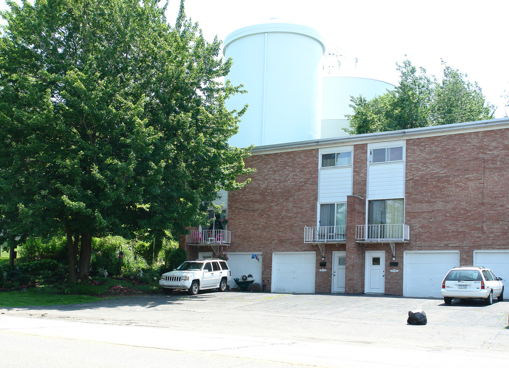 1535 W Grandview Blvd in Erie, PA - Building Photo