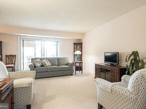 3 Windblown Ct, Unit T1 in Baltimore, MD - Foto de edificio - Building Photo