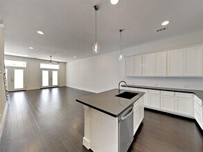 324 Templeton Dr in Fort Worth, TX - Foto de edificio - Building Photo