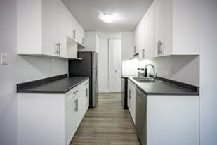 Riverside Towers in Edmonton, AB - Building Photo