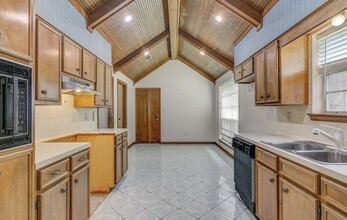 1119 Meadowvale Dr in Beaumont, TX - Building Photo - Building Photo