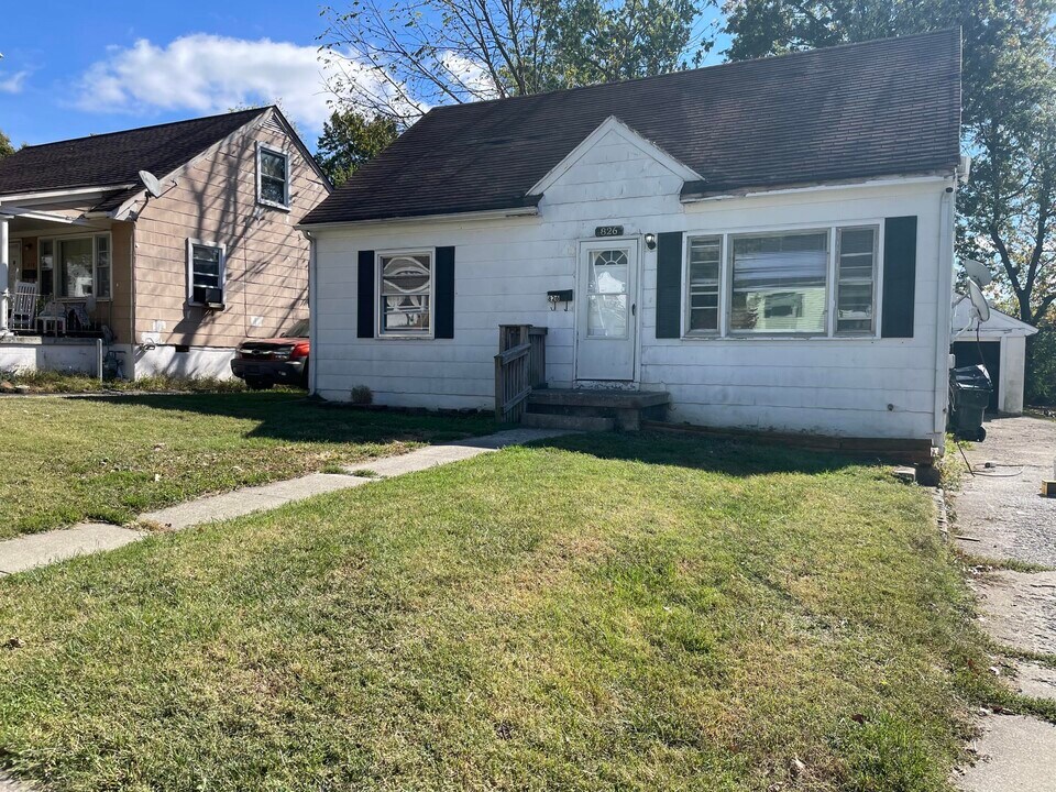826 Carneal Rd in Lexington, KY - Building Photo