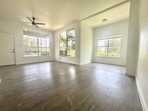 2410 E 12th St in Austin, TX - Building Photo - Building Photo